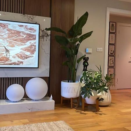 Cosy Bedroom In Luxury Apartment Лондон Екстер'єр фото