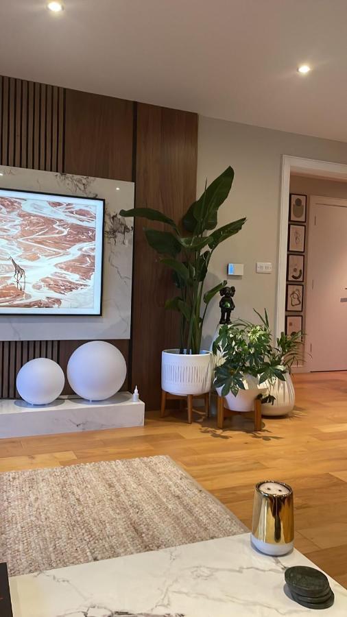Cosy Bedroom In Luxury Apartment Лондон Екстер'єр фото